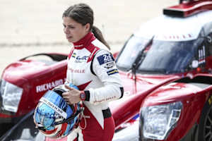 Lilou Wadoux vor einem Oreca 07