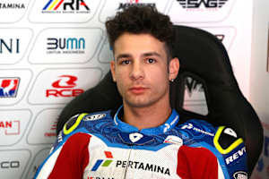 Lorenzo Dalla Porta steht ohne Motorrad da