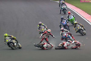 Bridewell (rechts) krachte in das Heck von Teamkollege Irwin (Links)