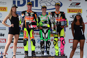 Podest der Supersport 300 im ersten Rennen in Assen