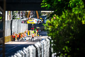 Goodbye Kitty - der zerstörte Uno Racing Team Audi R8 LMS GT3 nach dem Einschlag von Adderly Fong im Qualifikationsrennen in Macau