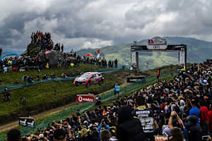 Dani Sordo beim Sprung auf Fafe