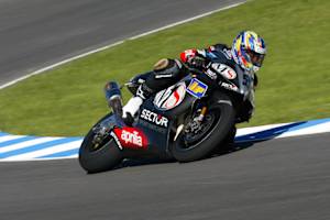 Régis Laconi sammelte 2002 auf der Aprilia Dreizylinder-Cube 33 Punkte und wurde WM-Neunzehnter