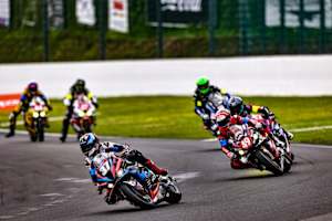 BMW führt in Spa-Francorchamps