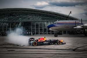 Max Verstappen vor dem Hangar-7