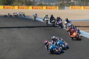 Moto3-Rennen der Junioren-WM in Jerez. Mittendrin Jakob Rosenthaler (78) für Intact-GP
