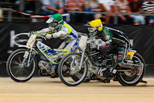 Daniel Spiller (r.) im Kampf mit Chris Harris