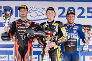 Das Podium nach Rennen 1