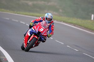 Dean Harrison lässt im Superstock-Rennen seinen Gegnern keine Chance