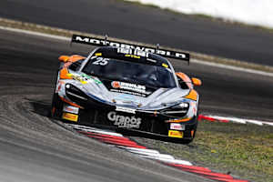 Ben Dörr auf Pole im McLaren