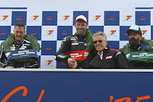 Dean Harrison, Paul Jordan, Sponsor Peter Duke und Jamie Coward (vlnr.)