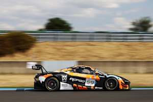 Marvin Kirchhöfer mit einer überlegenen Pole-Position