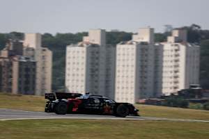 Ein Toyota GR010 Hybrid in Interlagos