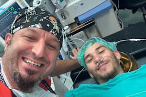 Moto2-Patient Öncü nach erfolgreicher Operation in der Türkei