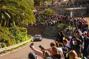 Beim Shakedown auf der Insel vorne: Toyota-Pilot Kalle Rovanperä