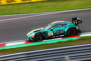 Beide Comtoyou Racing Aston Martin wurden disqualifiziert