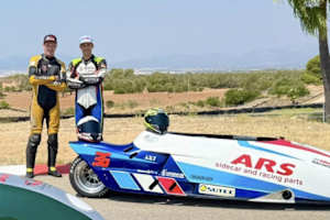 Thomas Gradinger (li.) und Tom Eder im Sidecar
