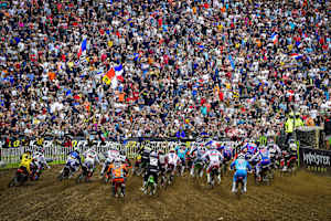 Der berühmte Zuschauerhang von Ernée