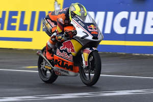 Erster Sieg im Red Bull Rookies Cup für Benat Fernandez