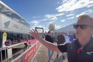 Giacomo Gariboldi zeigt den HRC-Truck von innen