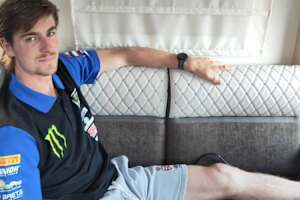 Jago Geerts kuriert seinen gebrochenen Zeh aus