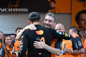 McLaren-Teamchef Andrea Stella mit Lando Norris
