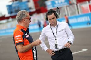 Dorna-Spitzenmanager Ezpeleta im Gespräch mit IRTA-Präsident Hervé Poncharal