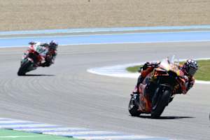 Enea Bastianini (KTM) vor Honda-Pilot Johann Zarco