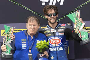 Stefano Manzi nahm Pata-Boss Remo Gobbi mit auf das Siegerpodest