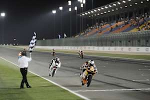 Katar 2012: Sandro Cortese fährt beim ersten Moto3-Rennen der Geschichte als Dritter ins Ziel