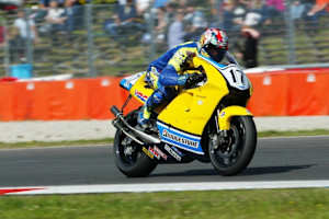 Glorreich: Jurgen van den Goorbergh auf der NSR 500 in Assen