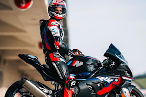 Ein neues Bild: Alex Hofmann auf der BMW M1000RR