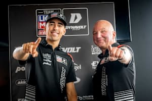 Auch 2026 ein Team: Senna Agius mit Intact-Chef Jürgen Lingg