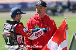 Hans Nielsen (re.) ist dem Speedway-Sport bis heute eng verbunden – hier mit Leon Madsen