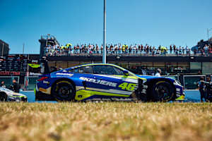 Insgesamt 22 Werksfahrer gehören 2024 in den offiziellen Kader von BMW M Motorsport, darunter auch der Fahrer mit der legendären Startnummer #46: Valentino Rossi