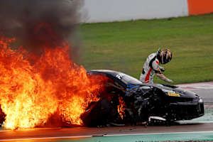 Dylan Pereira konnte den lichterloh brennenden Audi aus eigener Kraft verlassen