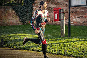 Sylvain Guintoli trainiert bereits eifrig