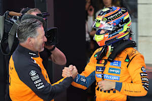 McLaren-CEO Zak Brown und Oscar Piastri