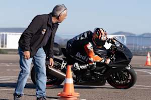 Maverick Vinales beim Training mit Chicho Lorenzo