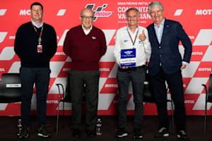 Von links nach rechts: Tomé Alfonso, Carmelo Ezpeleta, Franco Uncini, Jorge Viegas