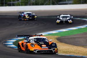  Tim Zimmermann und Jaxon Evans verlassen Hockenheim als Tabellenführer im ADAC GT Masters. Auch in der Teamwertung führt ihre Huber Racing-Mannschaft