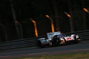 Führt die 24h von Le Mans an: Der Porsche 919 Hybrid von Jani, Lotterer und Tandy