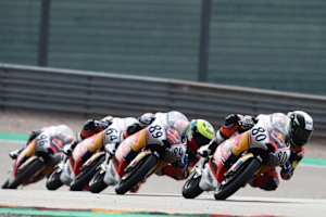 Dramatisches Finale des zweiten Red Bull Rookies Cup-Rennen auf dem Sachsenring