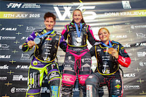 Die drei besten Speedway-Fahrerinnen (v.l.): Celina Liebmann, Hannah Grunwald und Jenny Apfelbeck