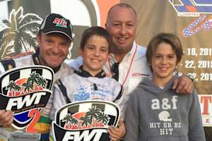 Rubens Barrichello (links) mit seinen Söhnen und Garrett Potter (Organisator)