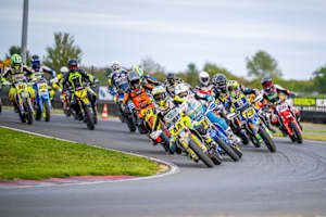 Start in Oschersleben: Deitenbach vor Schmidt und Szalai (13)