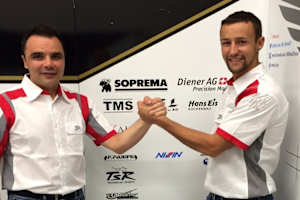 JiR-Teamchef Luca Montiron und Randy Krummenacher einigten sich auf Kalex-Material