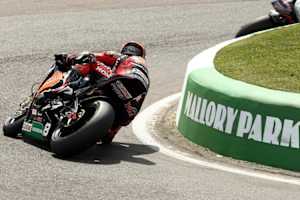 Ryuichi Kiyonari gewinnt Lauf 1 in Mallory Park
