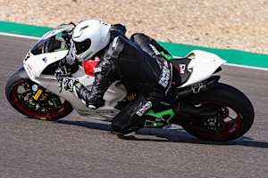 Max Kofler auf einer Ducati 955 V2