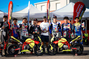 Die indonesischen Nachwuchsfahrer mit Franco Morbidelli, Andrea Migno und Matteo Gabbarini